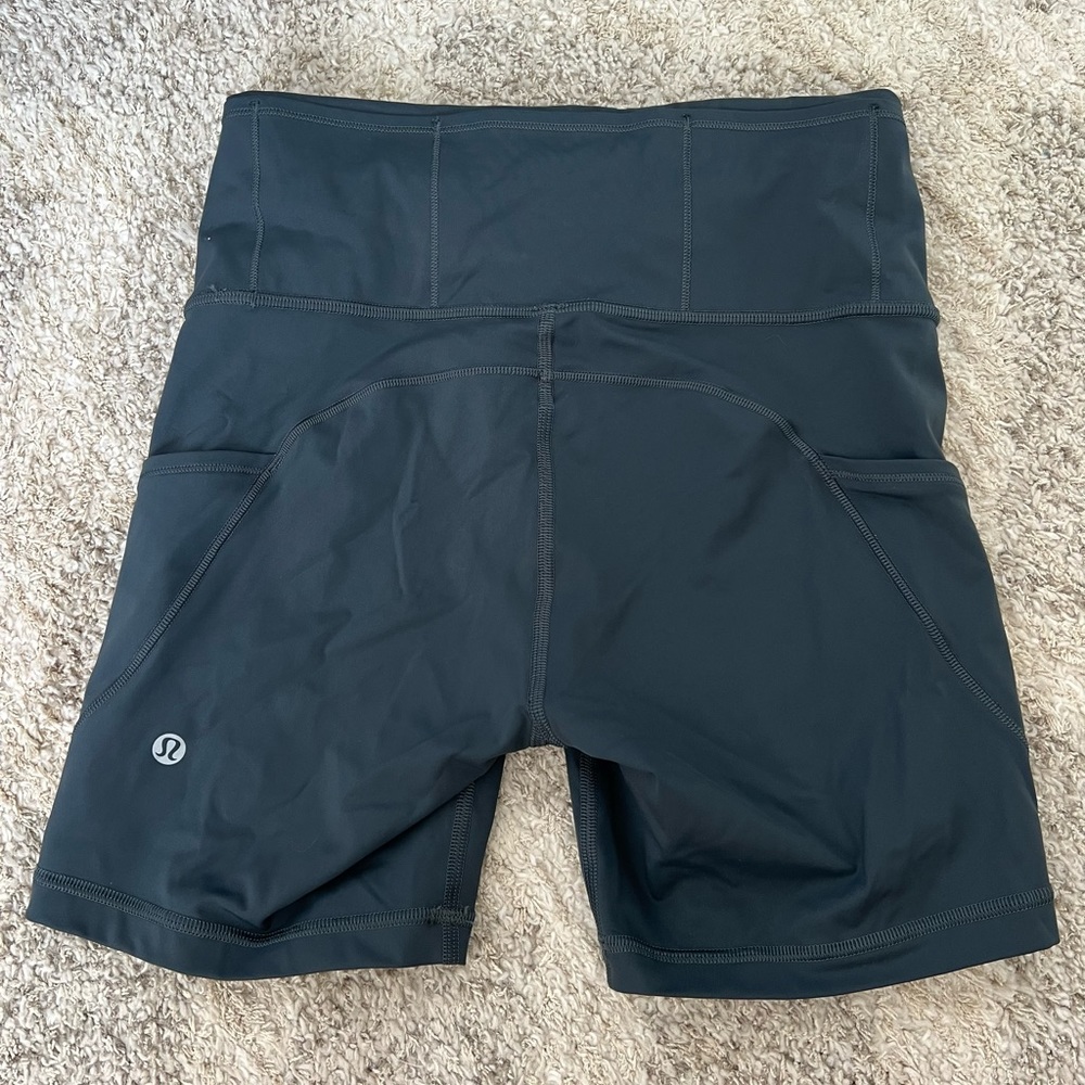 LULULEMON GREY/BLUE BIKER SHORTS SIZE 6